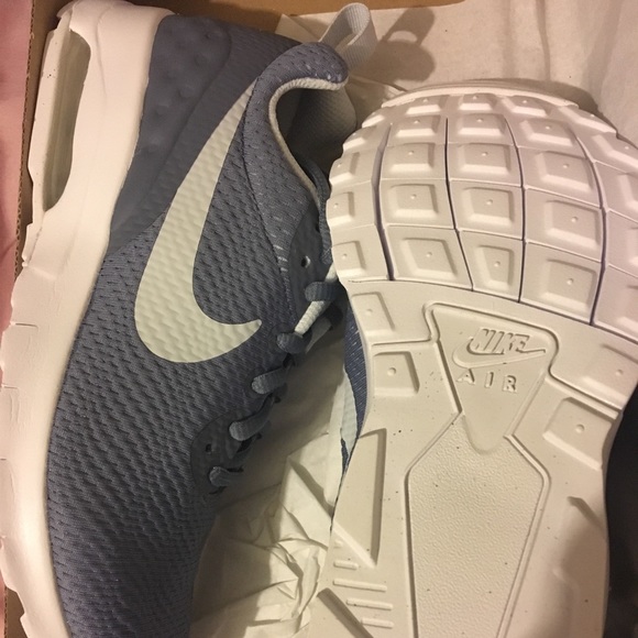 Nike - Picture 2 of 3